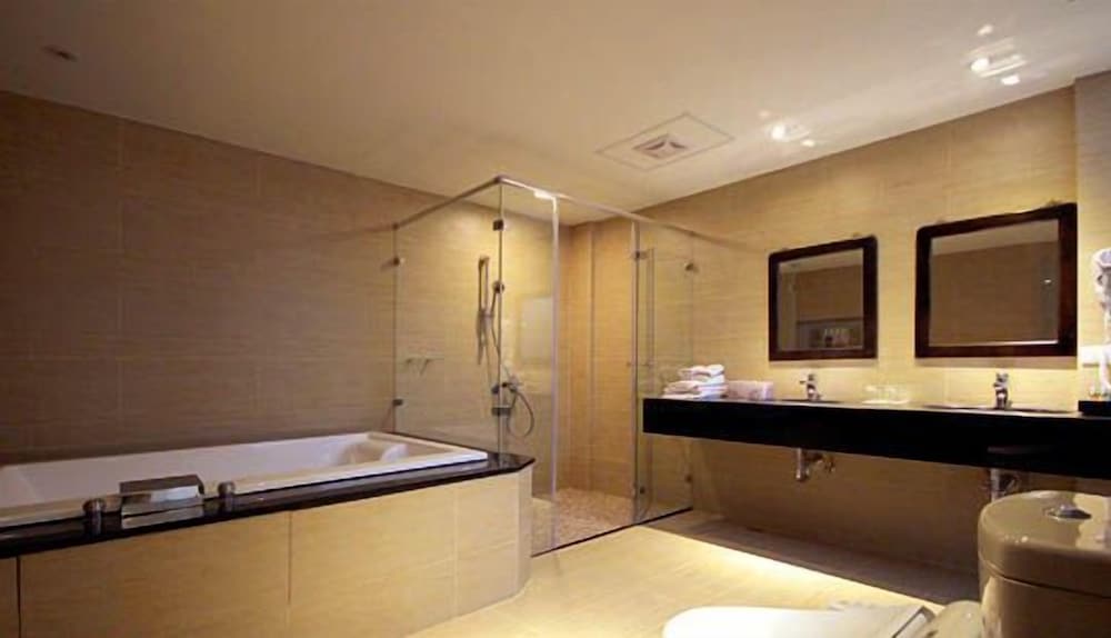 Jing Guan Hotel 50/50