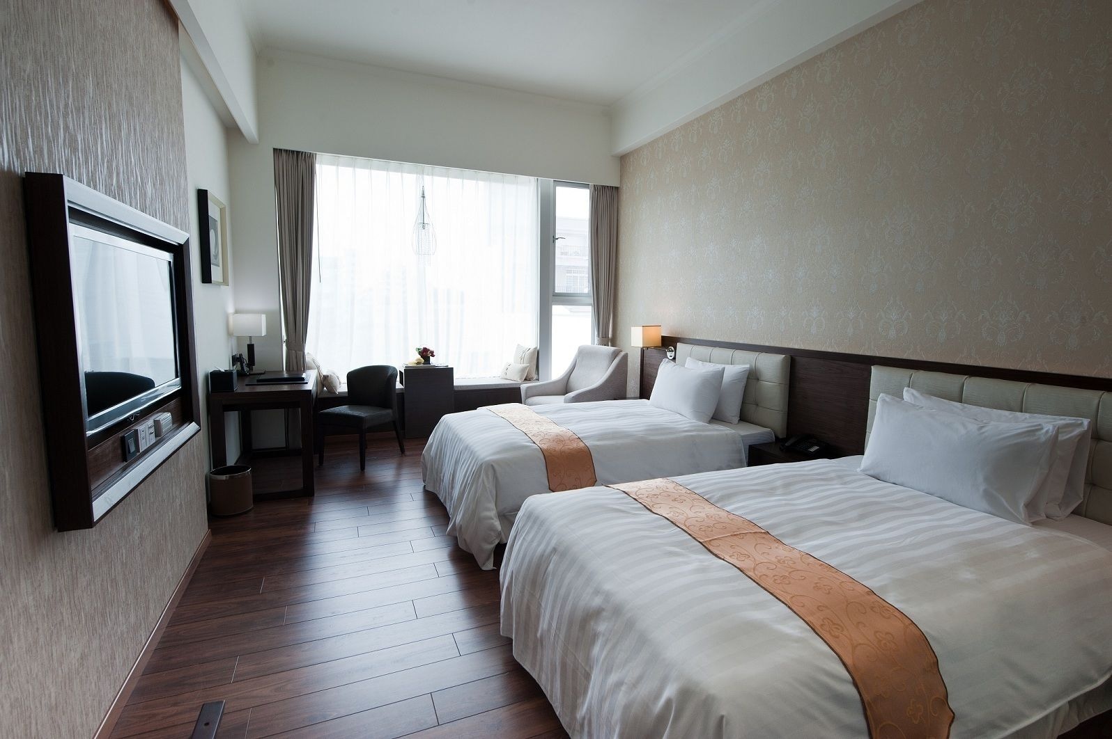 DELUXE, TWIN BEDS