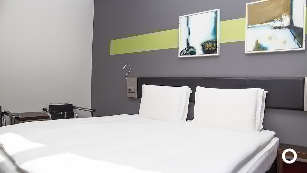 CENTERHOTEL ARNARHVOLL 8/67