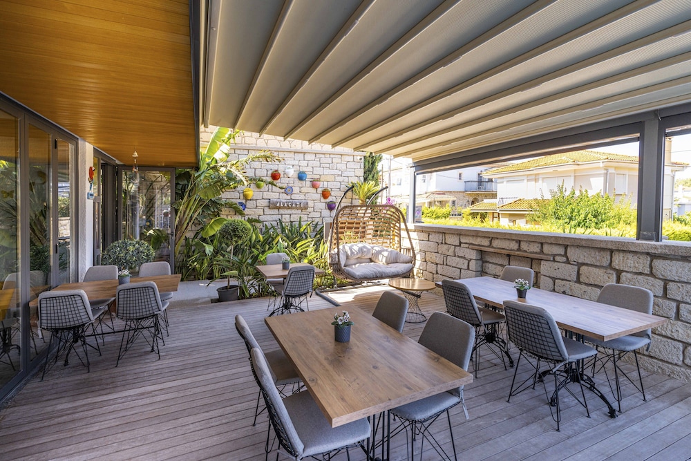Yerli Otel Alacati 28/37