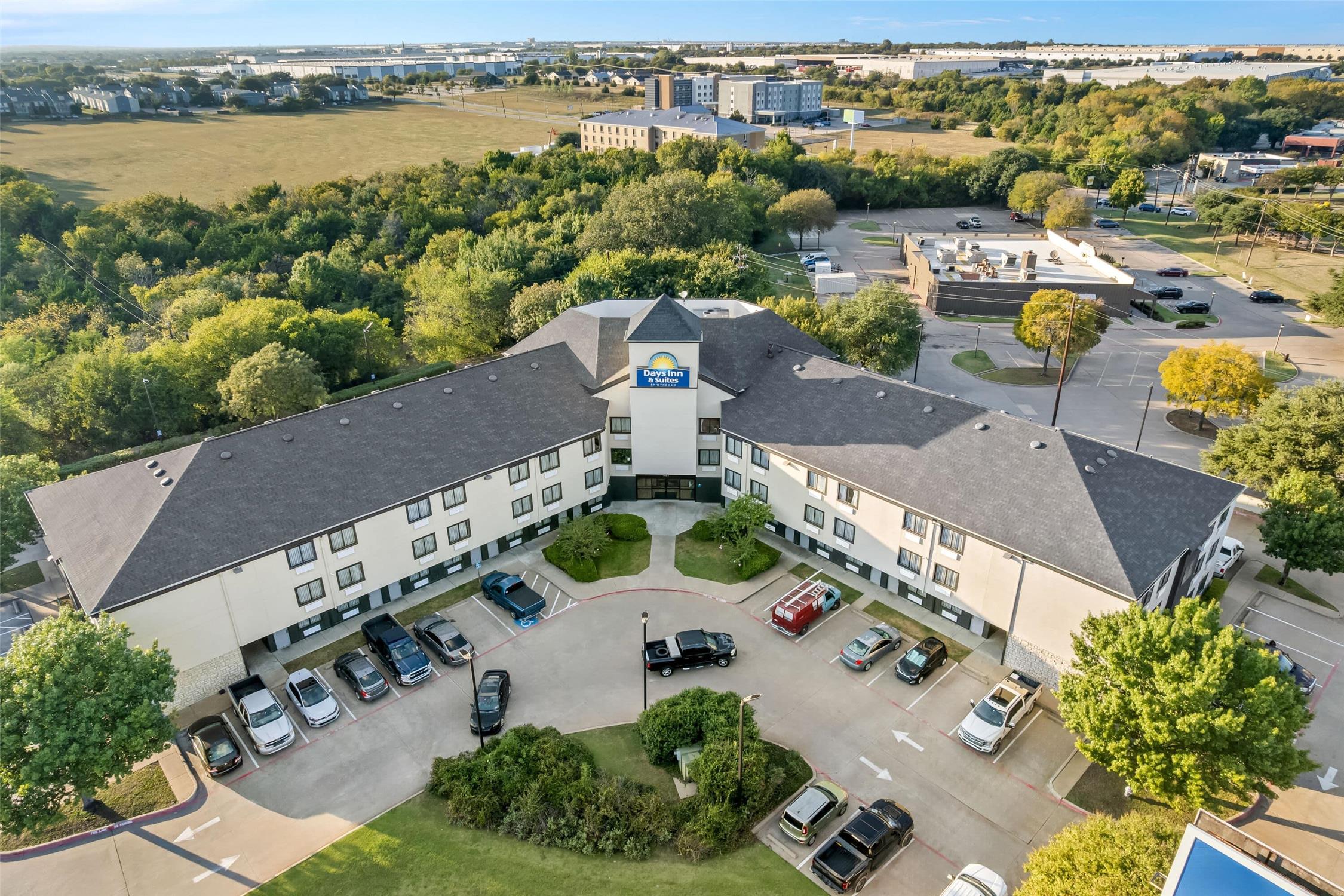 Days Inn & Suites by Wyndham DeSoto 3/44