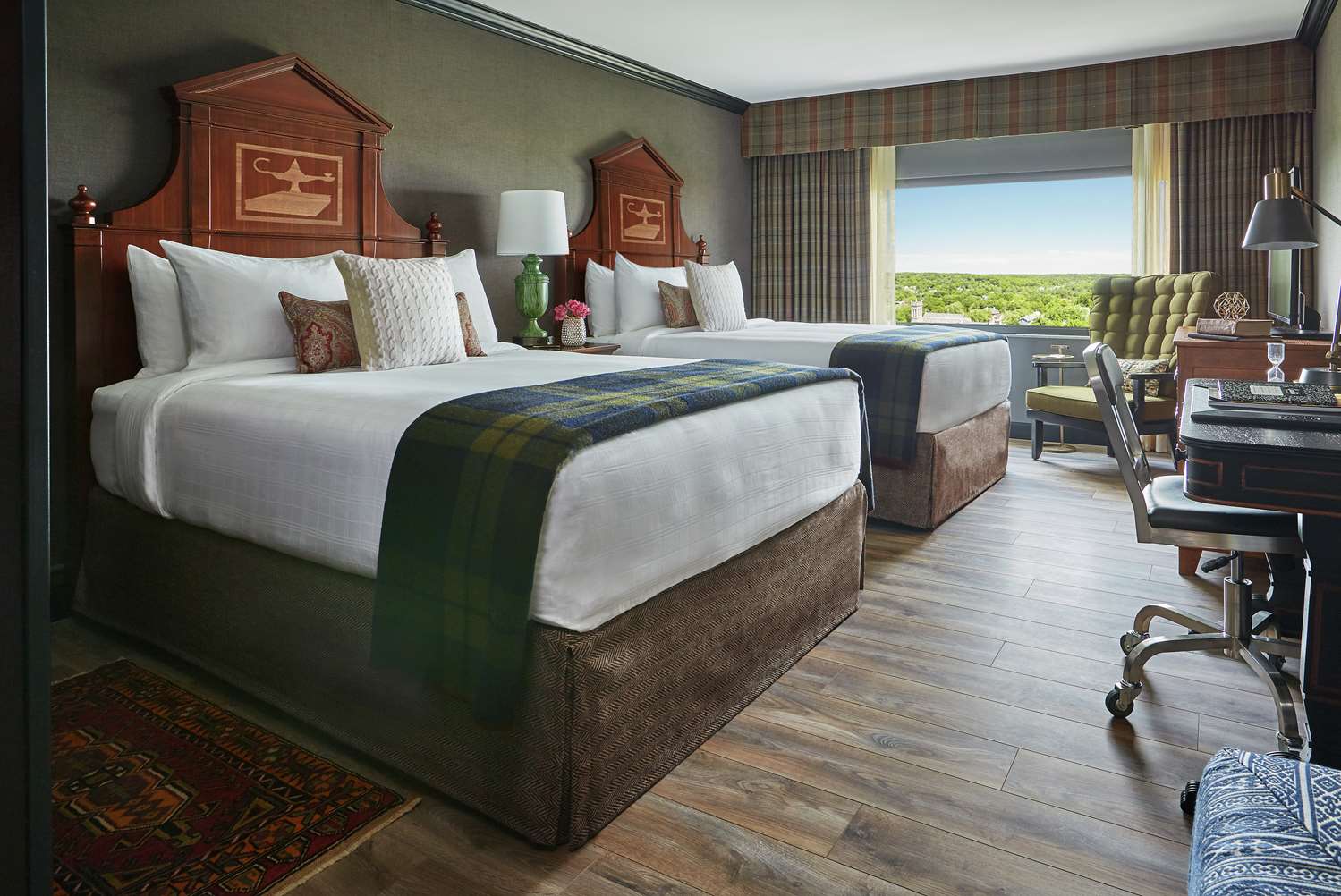 Graduate, 2 Queen Beds, High Floor