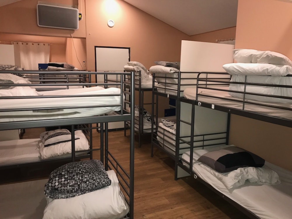 Trendy Hostel 7/35