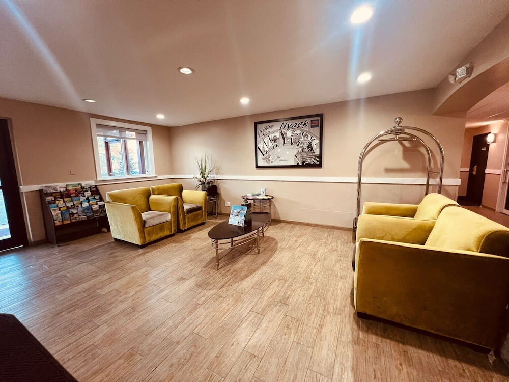 Super 8 by Wyndham Nyack NY 24/37