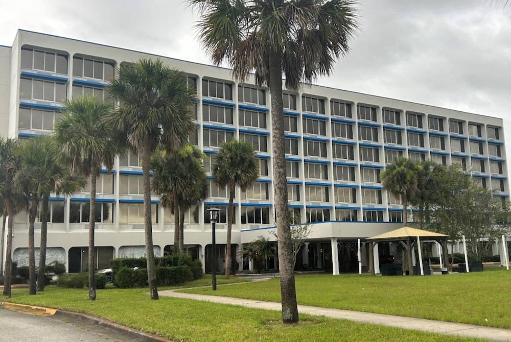 The View Hotel, Trademark Collection by Wyndham 33/42
