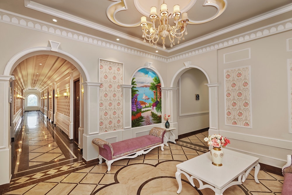 Royal Kingdom Resort 24/42