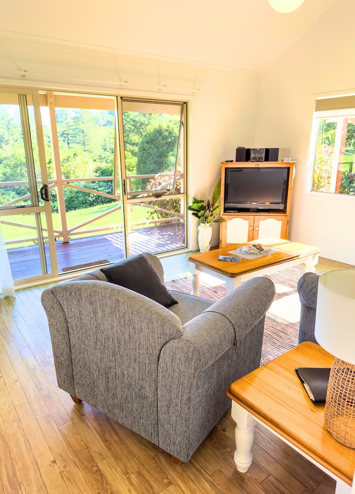 Poinciana Cottages 20/50