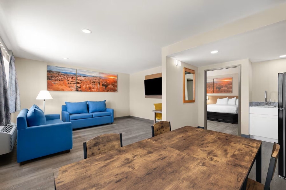 Days Inn by Wyndham Safford AZ 42/60