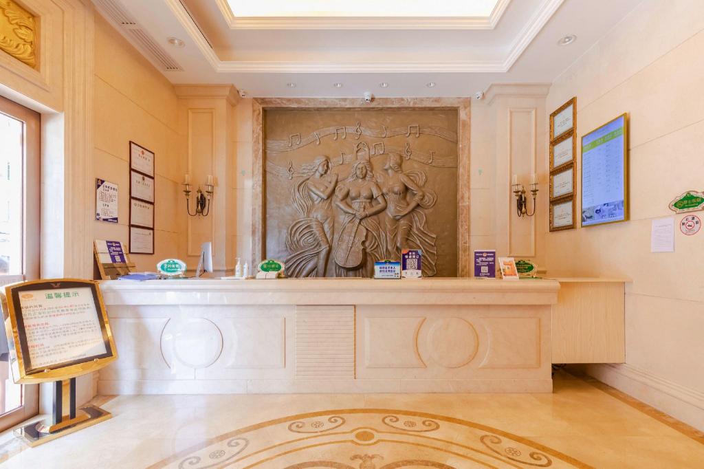 Vienna Hotel (Shenzhen Gushu Metro Station) 12/56
