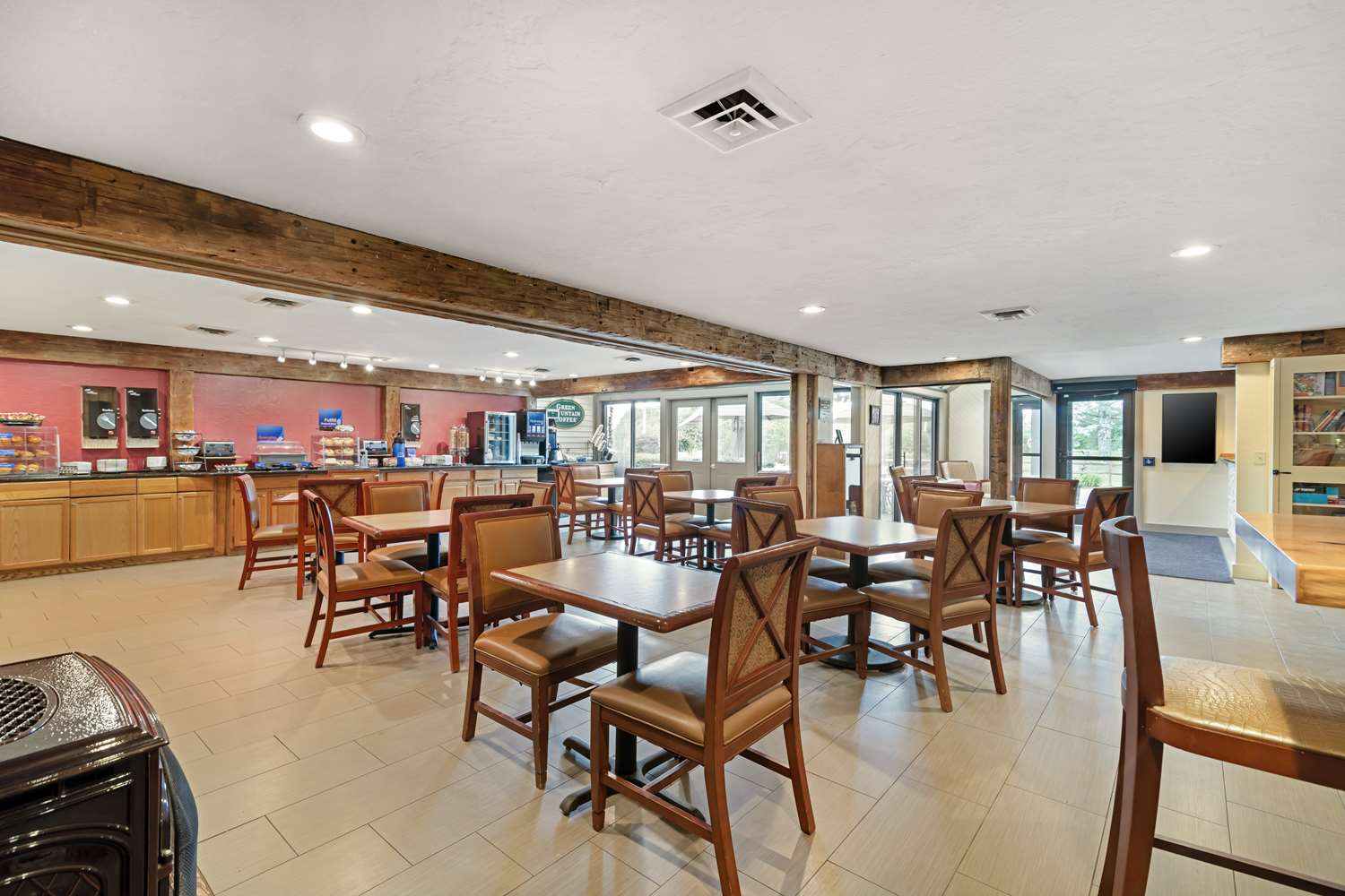 Best Western Inn & Suites Rutland-Killington 36/48