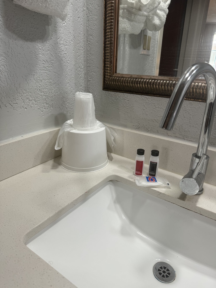 Motel6 Savannah, GA - Gateway & I-95 38/40