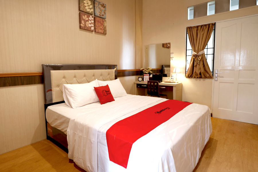 RedDoorz Plus near Universitas Sumatera Utara (RedDoorz - Natio Hotel) 3/21