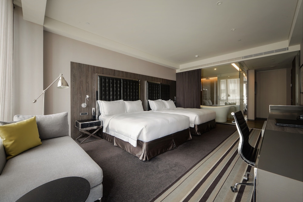 Starhaus Hotel 12/66
