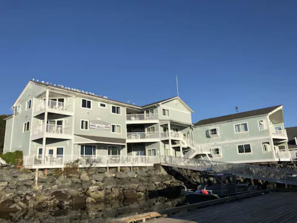 Longliner Lodge and Suites 1/41