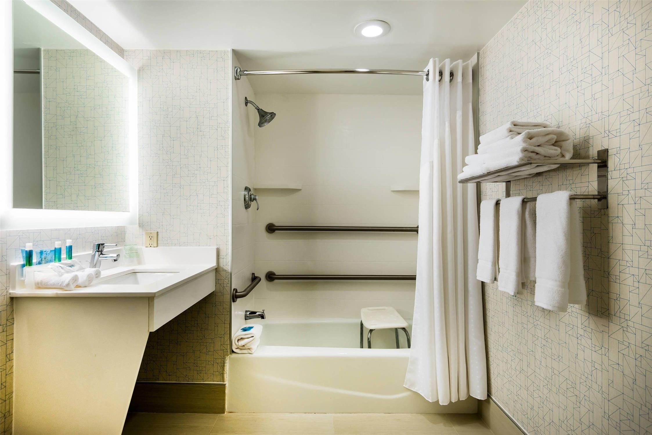 Country Inn & Suites by Radisson, Downtown Albany New York 24/24