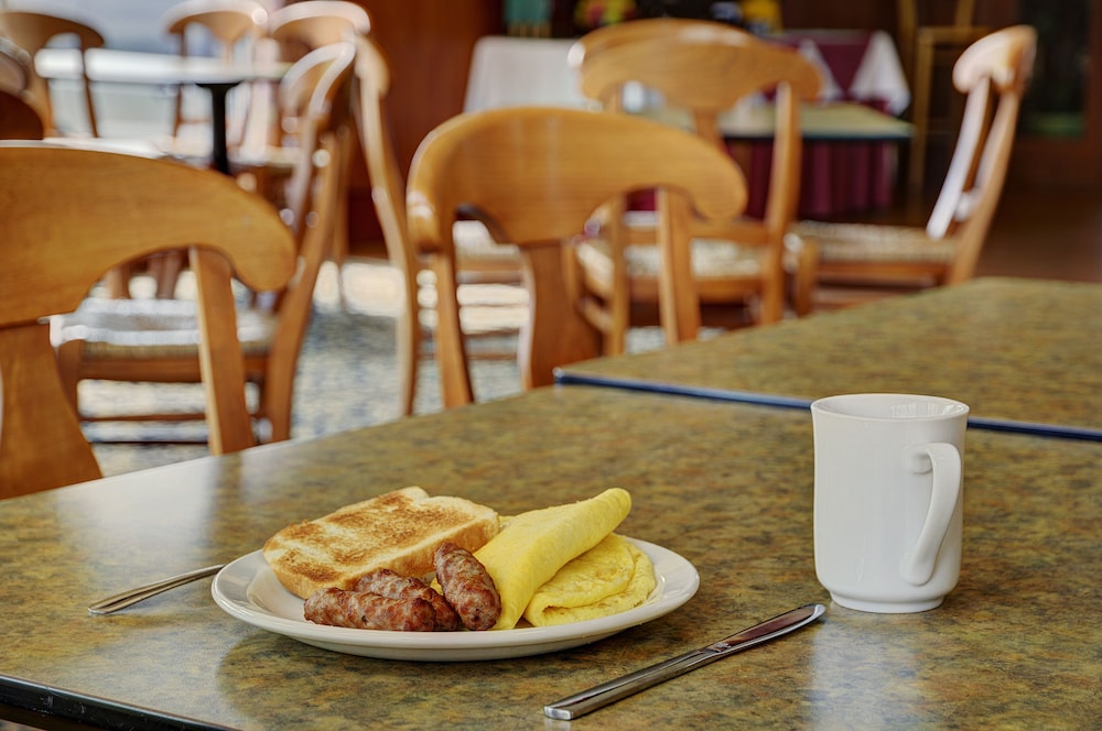 Lakeview Inn And Suites Hinton 30/41
