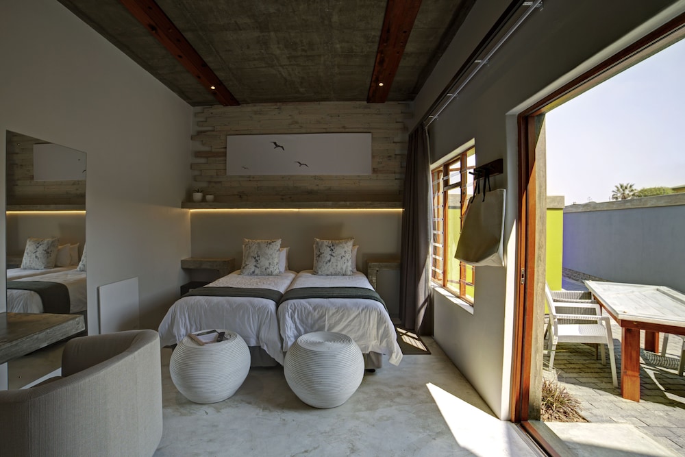 Organic Square Guesthouse 24/65
