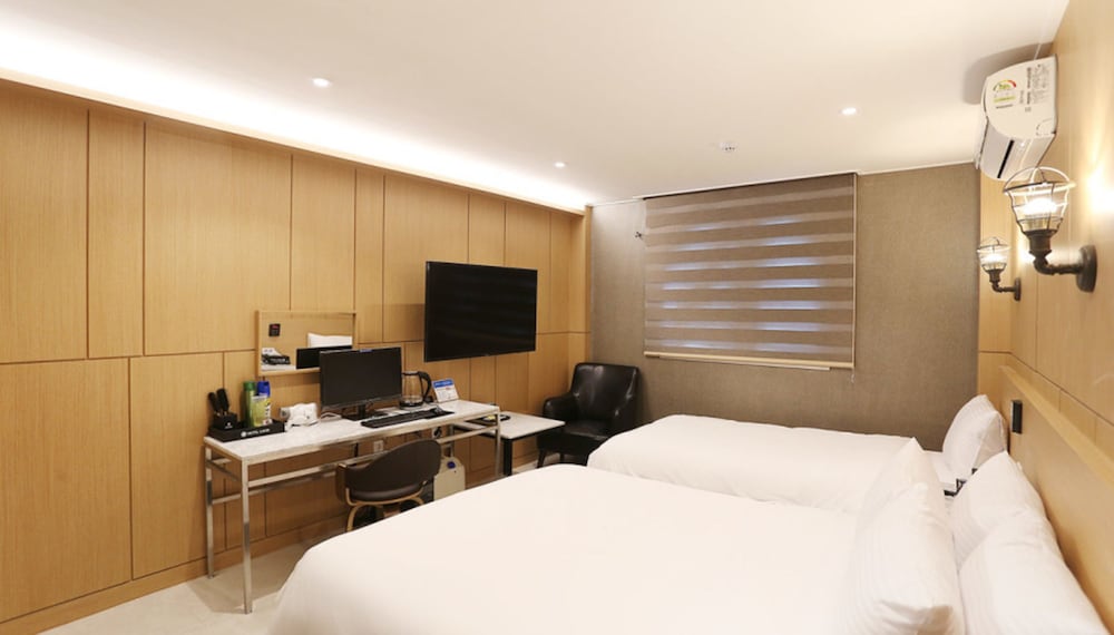 Louis Hotel 15/39