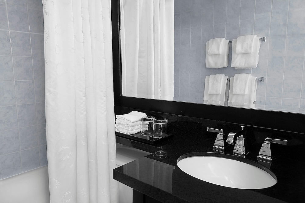 غرفة بسرير كوين بإطلالة على المدينة، Sheraton Fallsview Hotel 4/6