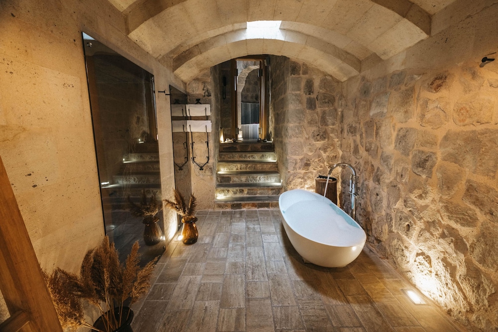 MILLSTONE CAVE SUITES 47/77