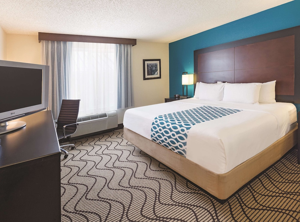 La Quinta Inn & Suites by Wyndham Central Point - Medford 11/48