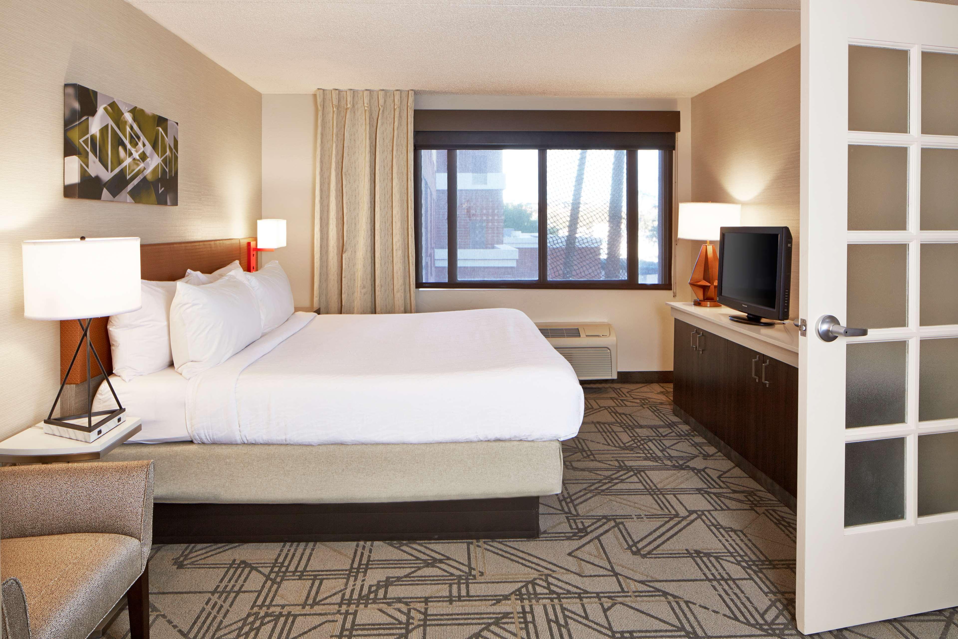 PREMIUM, SUITE, KING BED, 1.5 BATHROOMS
