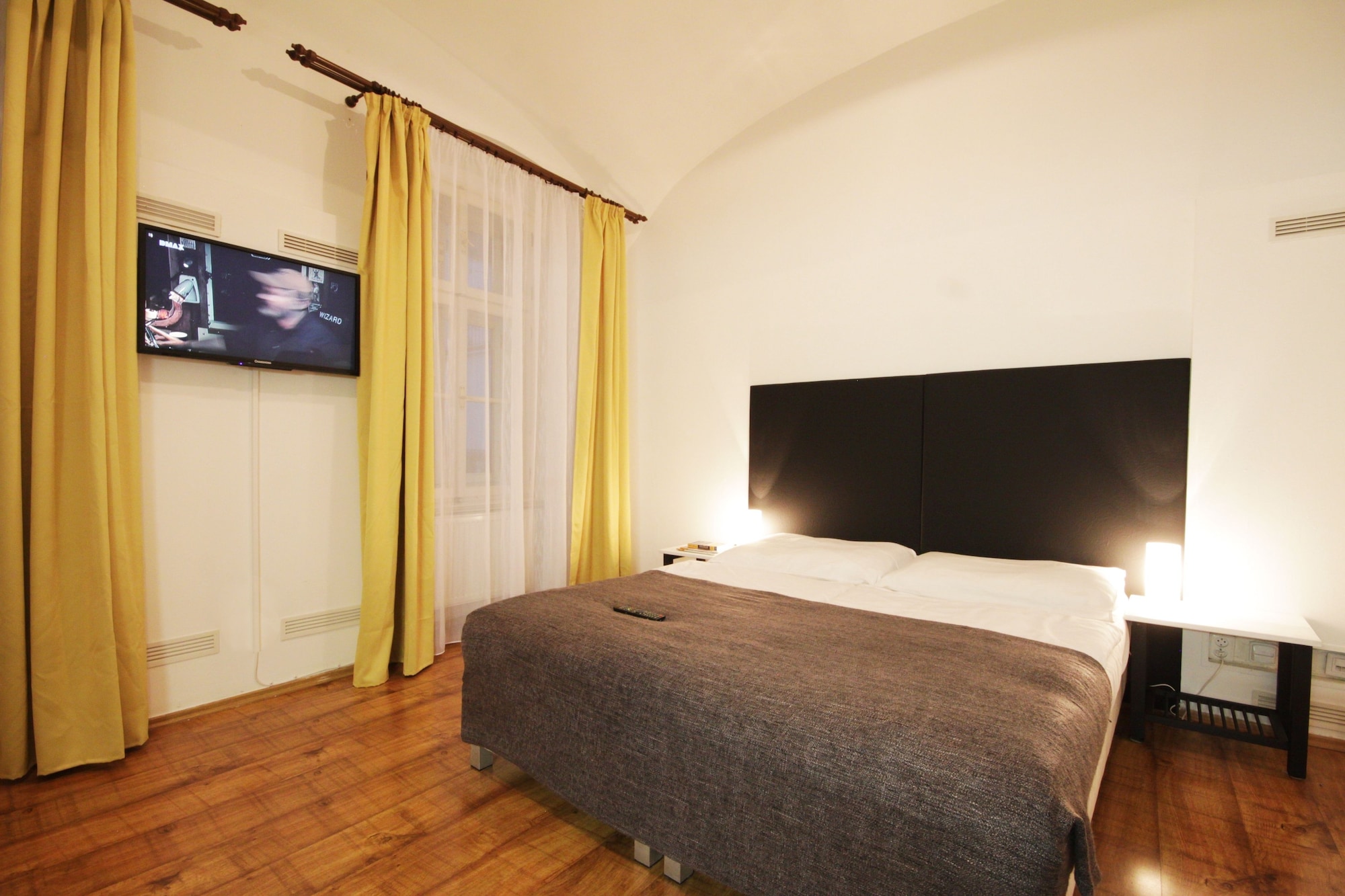 Studio, Twin Beds, Sofa