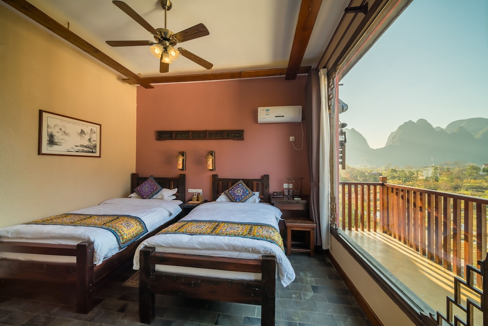 CONNECTING, FAMILY SUITE