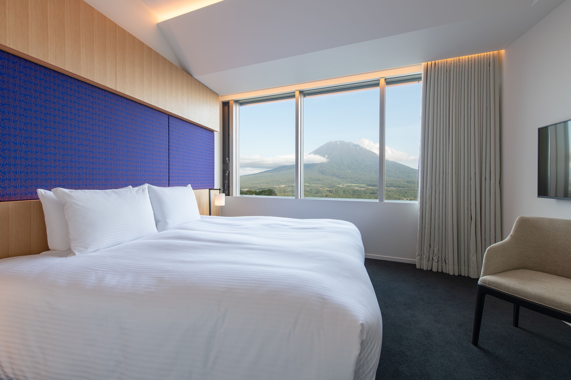 4 BEDROOMS, SUITE