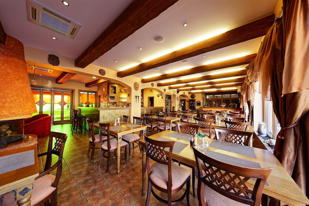 Max Inn Hotel 38/50