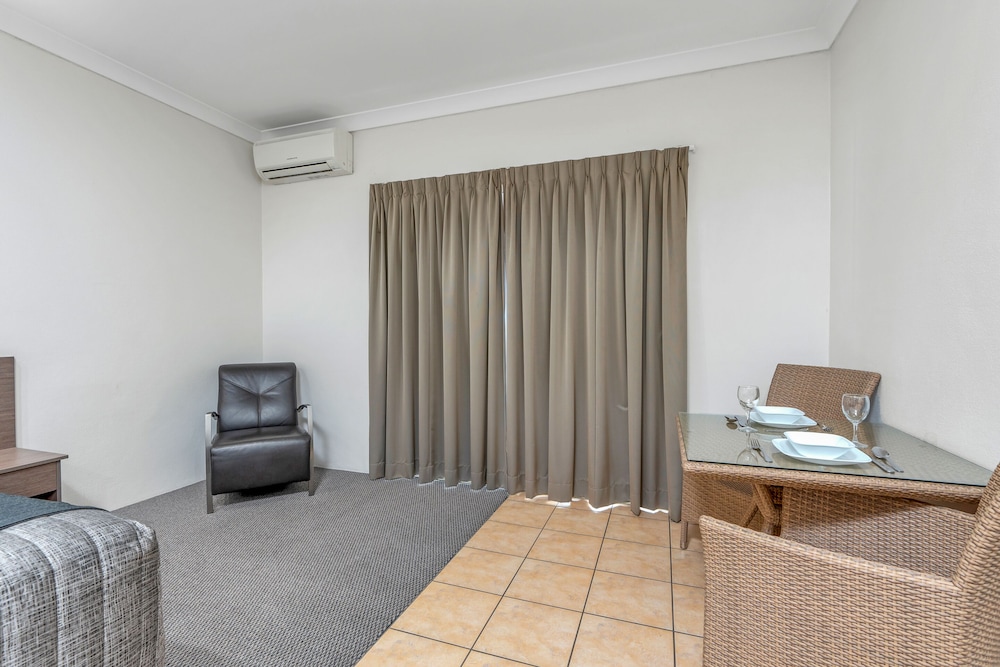 Midlander Motor Inn 44/66