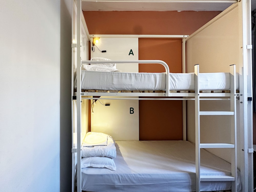Mixed Dorm, 6 People