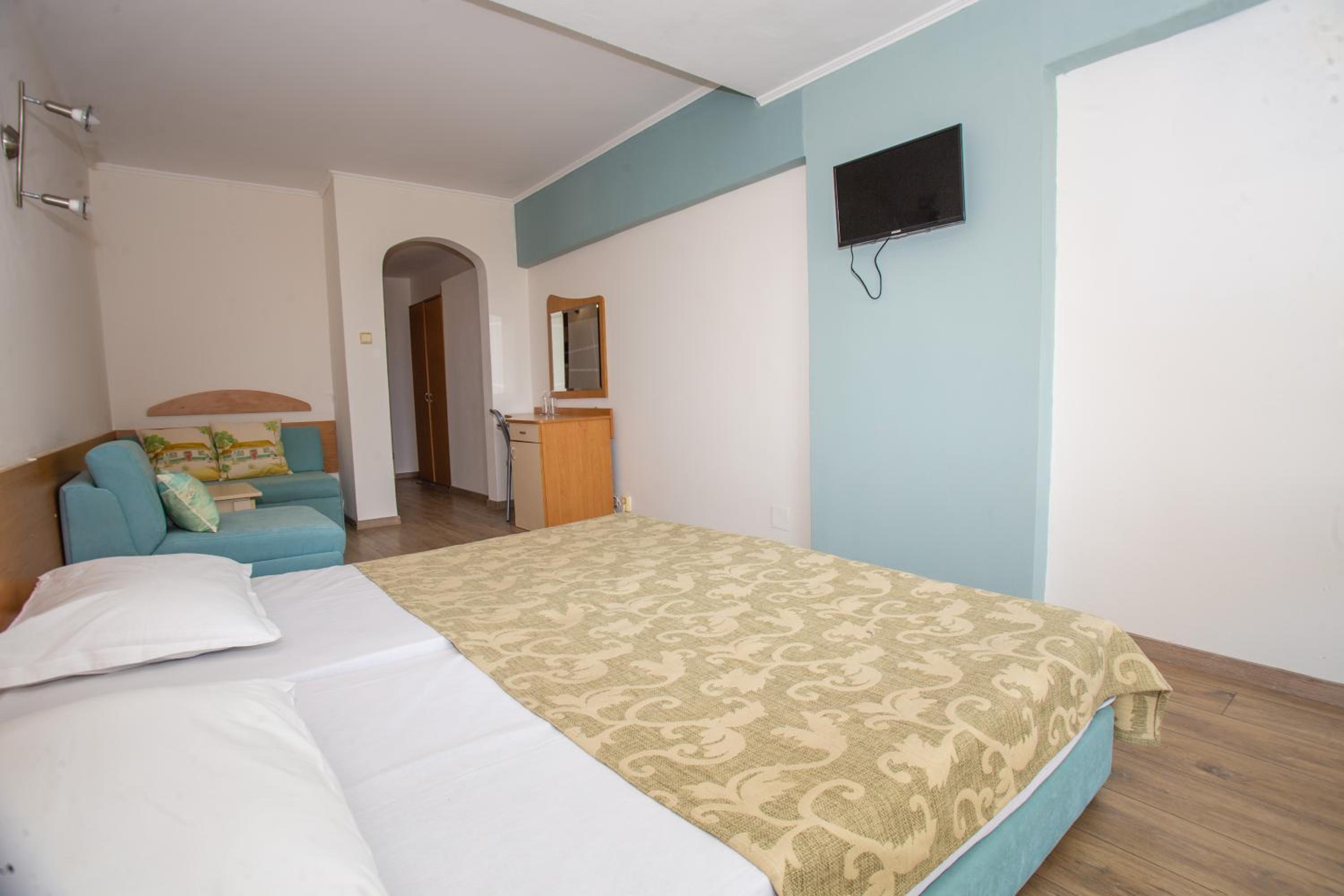 Room, Double or Twin Bed, Sea View 8/10