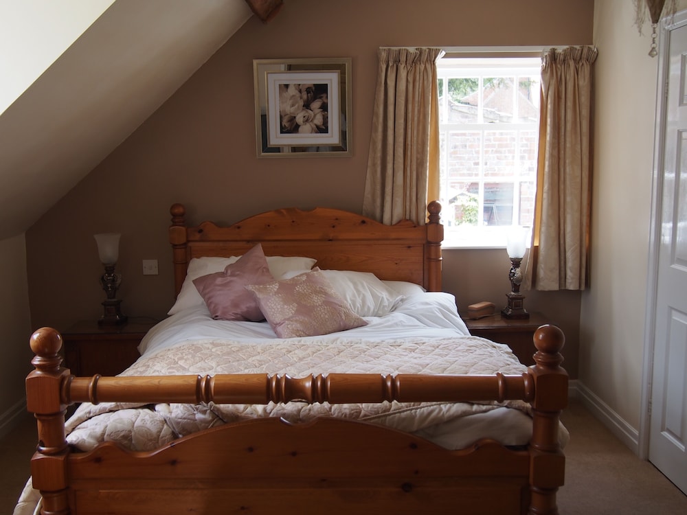 Wrangham House Hotel 3/39