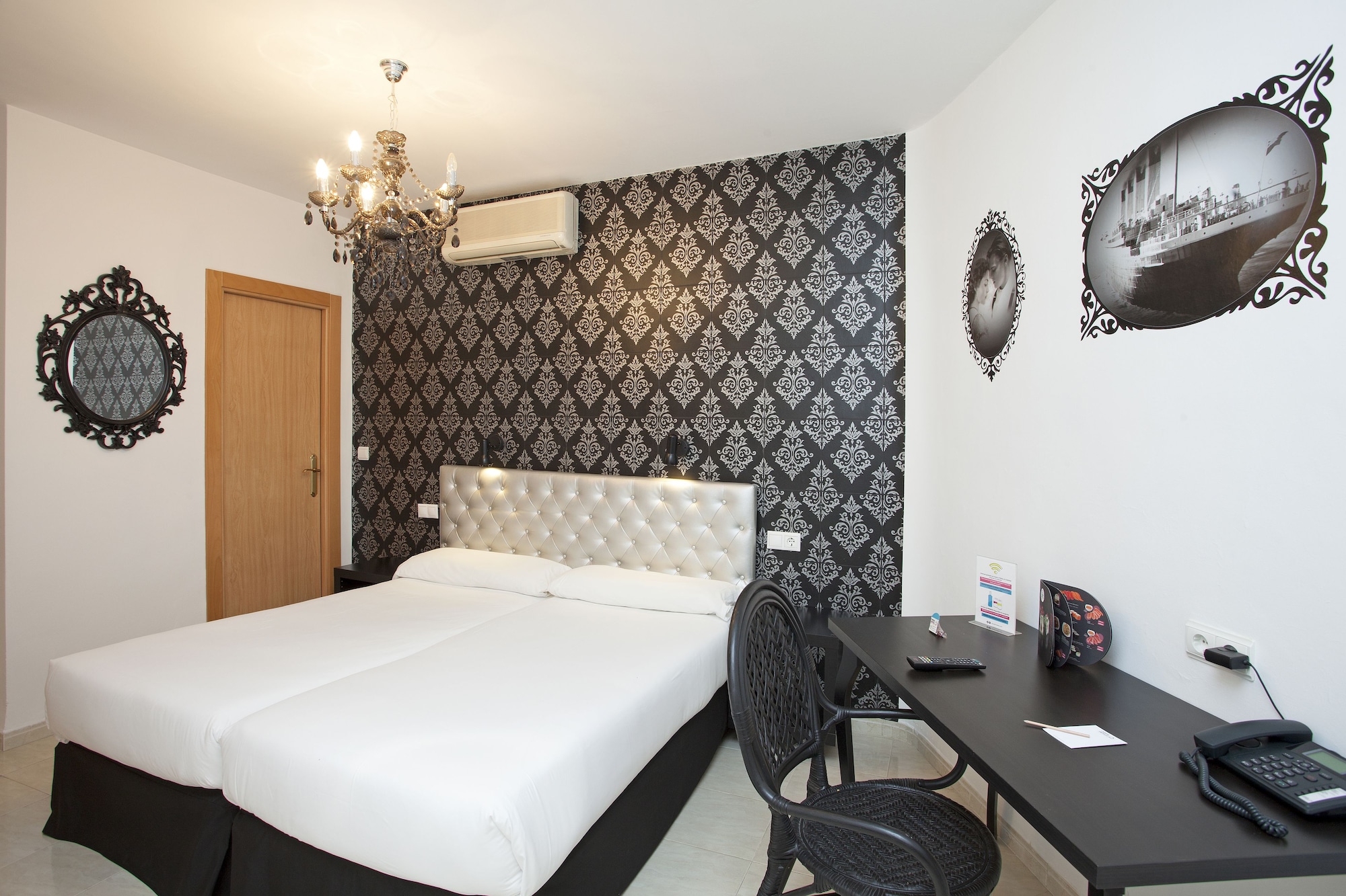 ECONOMY, TWIN BEDS