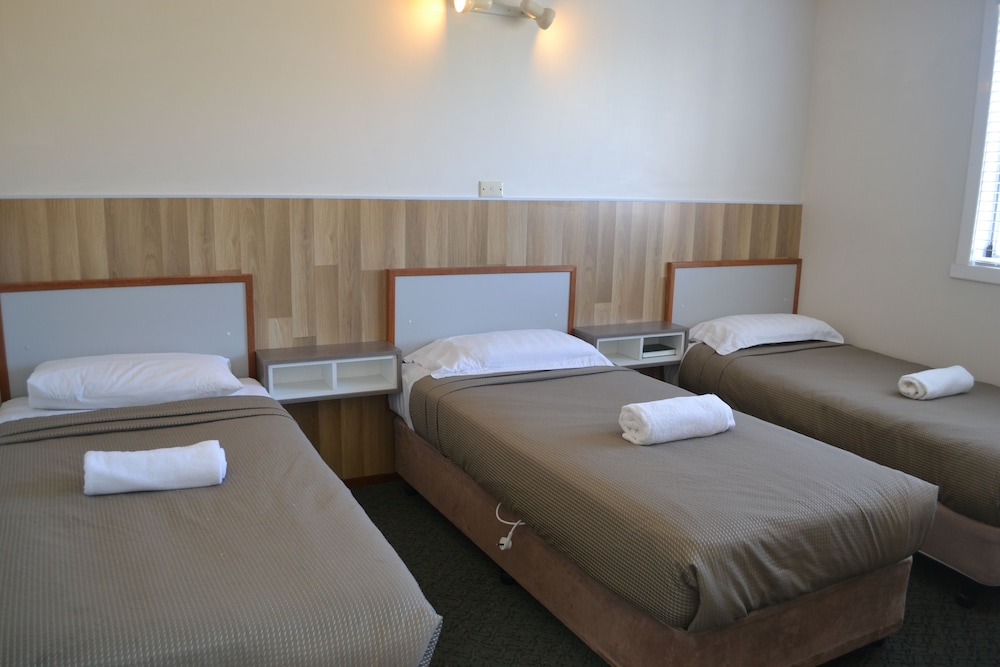HOBART TOWER MOTEL 17/43
