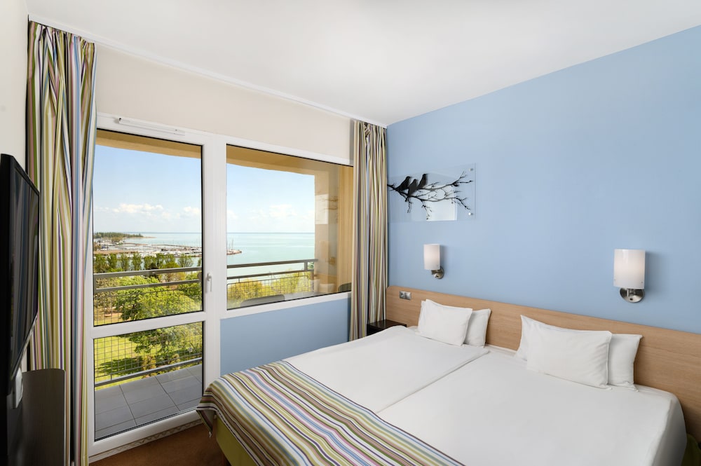 Marina Hotel 21/65