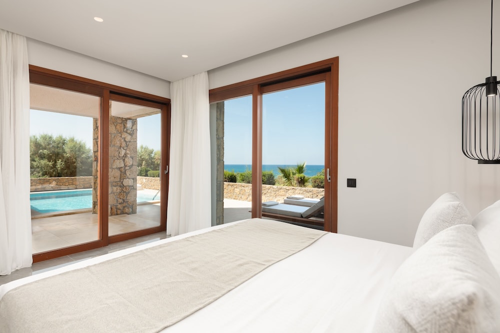 Suite- Private Pool- Sea view