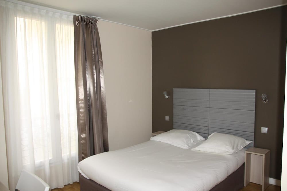 HOTEL PARIS LEGENDRE 7/51