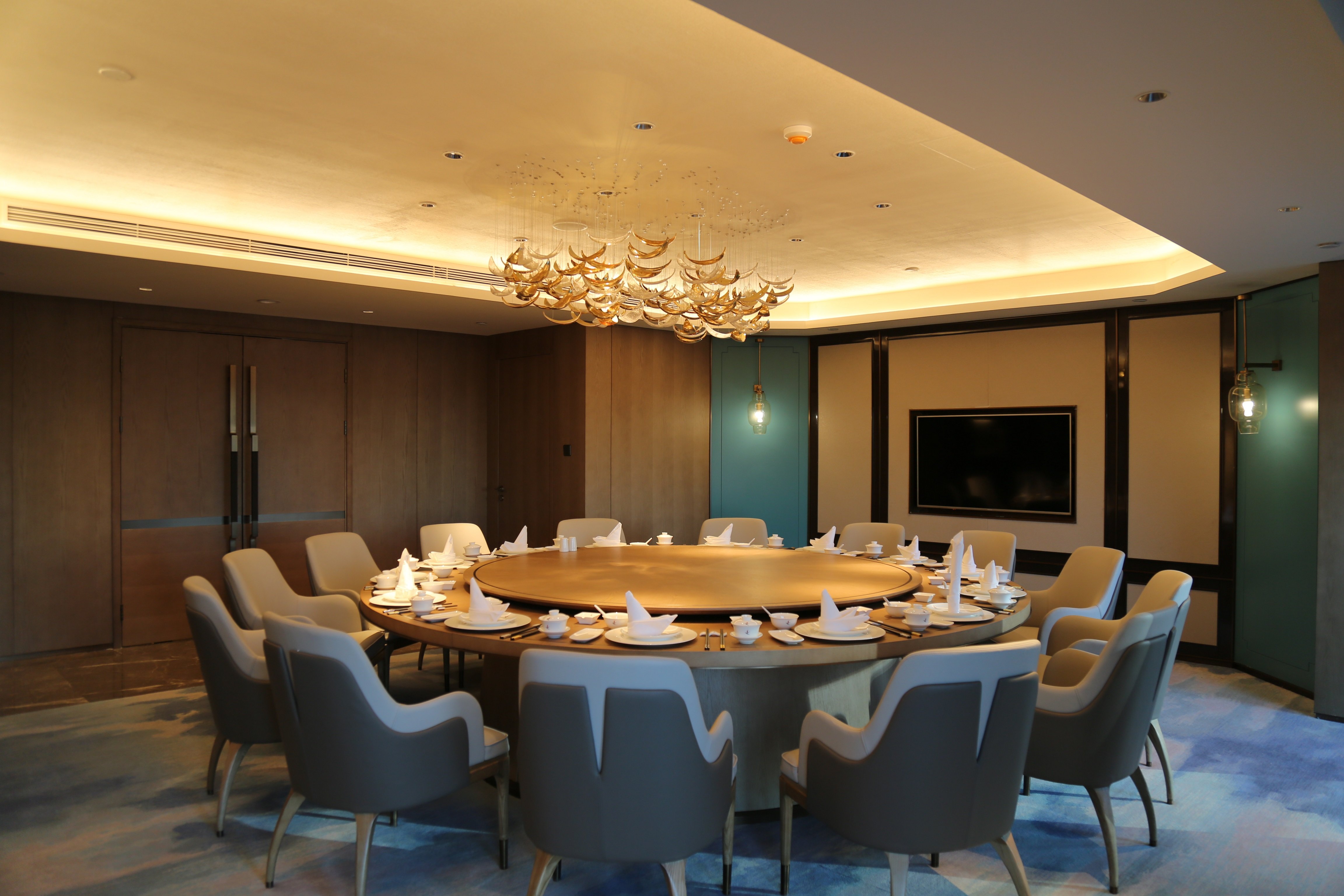 Crowne Plaza Hohhot City Center 68/76