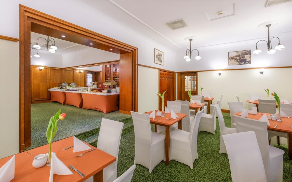 restaurant-cafeteria