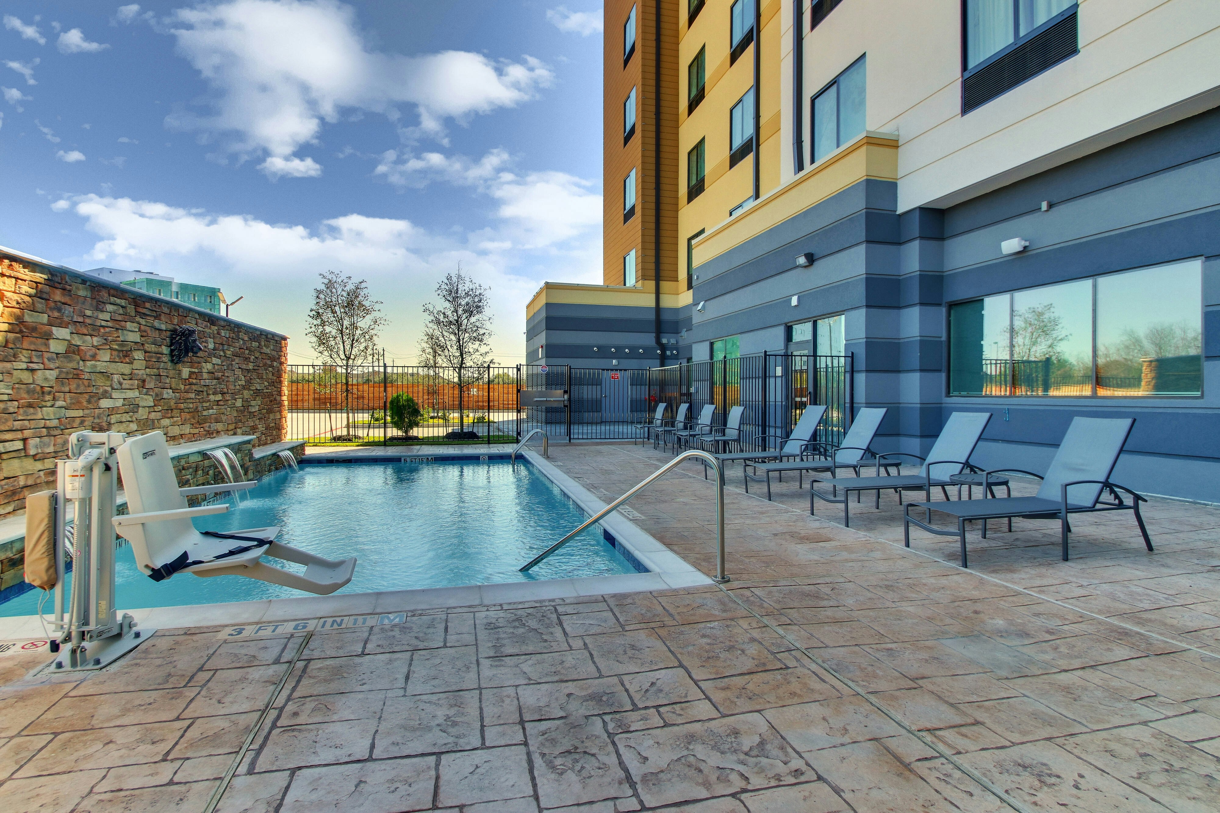 Fairfield Inn And Suites Houston Brookhollow 24/49