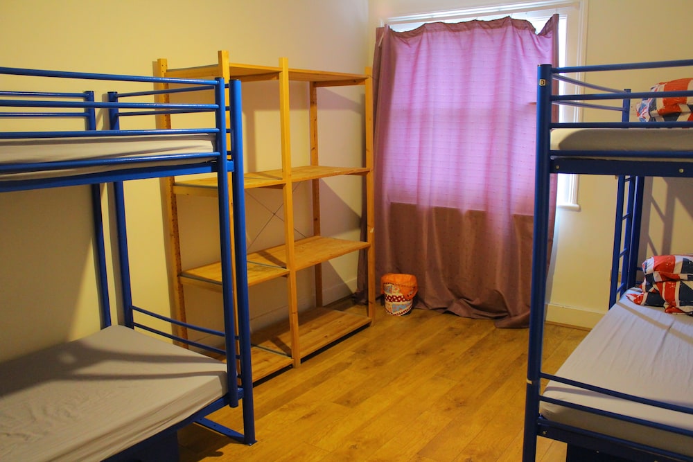 Saint James Backpackers 18/50