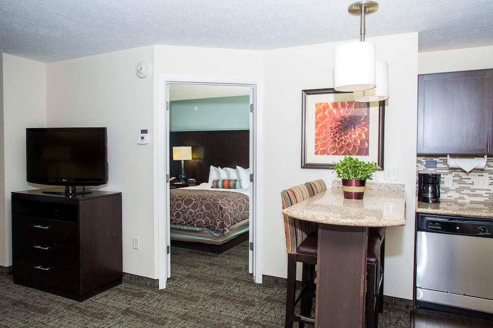 STAYBRIDGE SUITES LINCOLN NORTHEAST 43/59