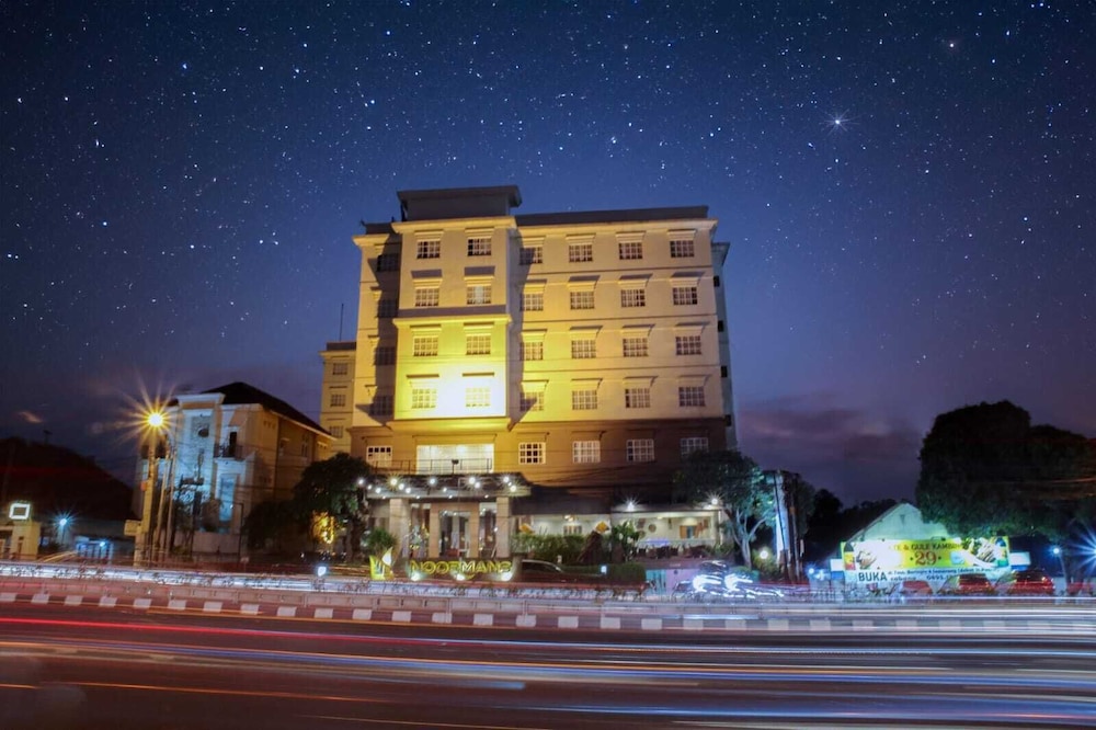 Noormans Hotel Semarang 4/69