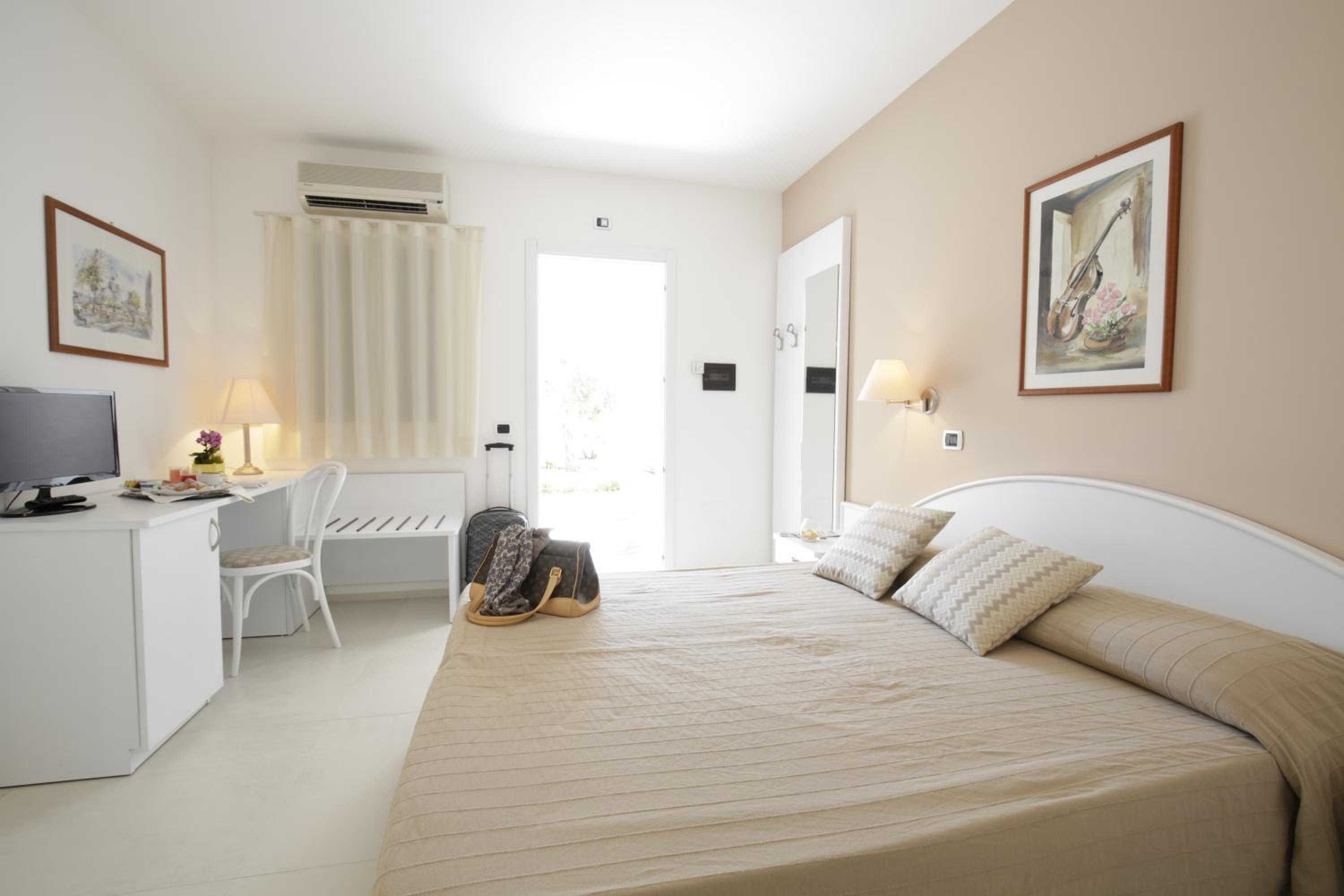 Superior, Double Bed, Patio