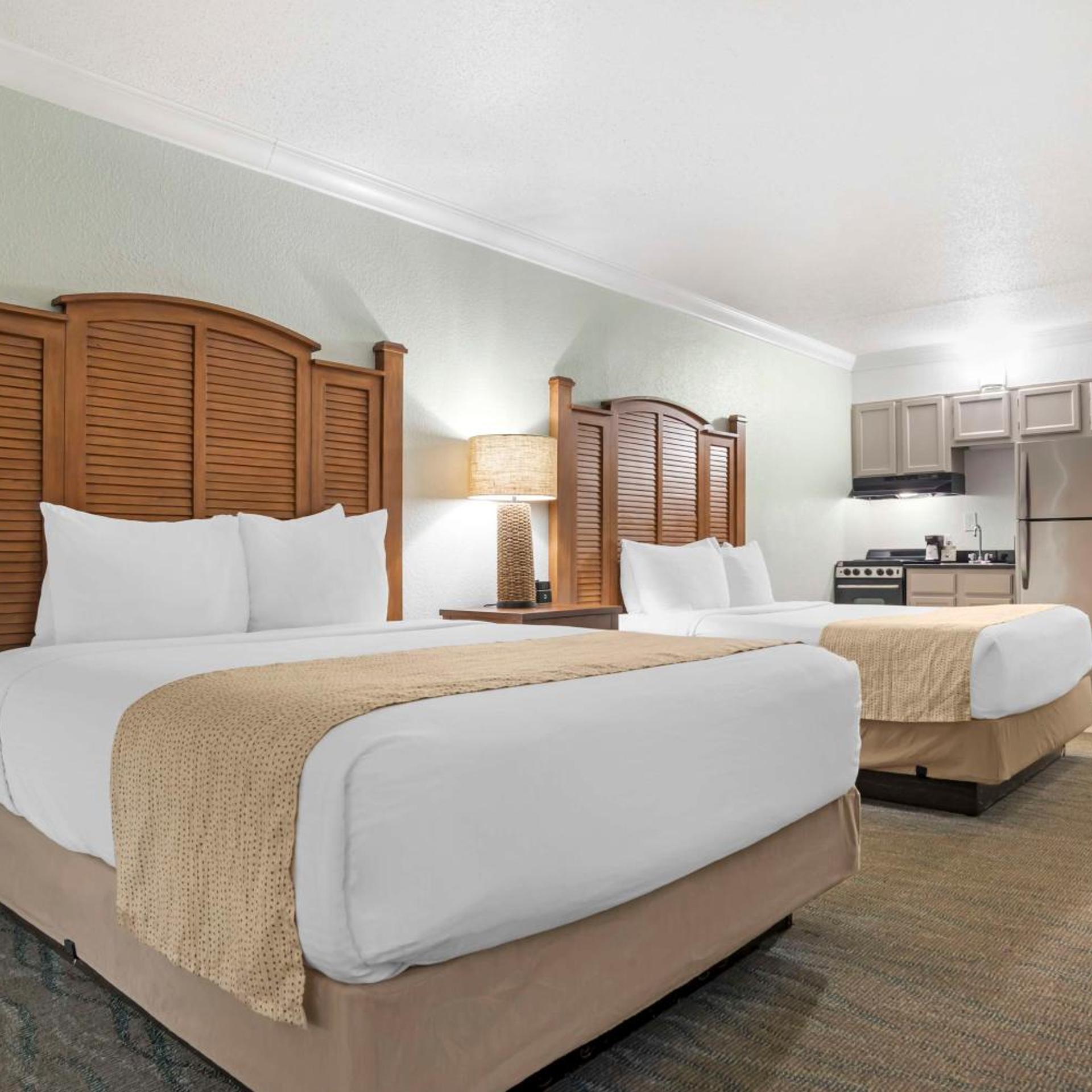 Room, 2 Queen Beds, Street View