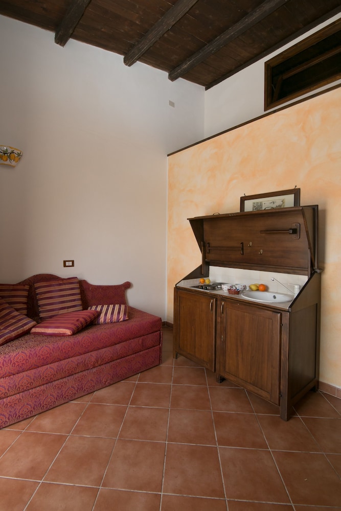 La Corte Del Sole 54/72