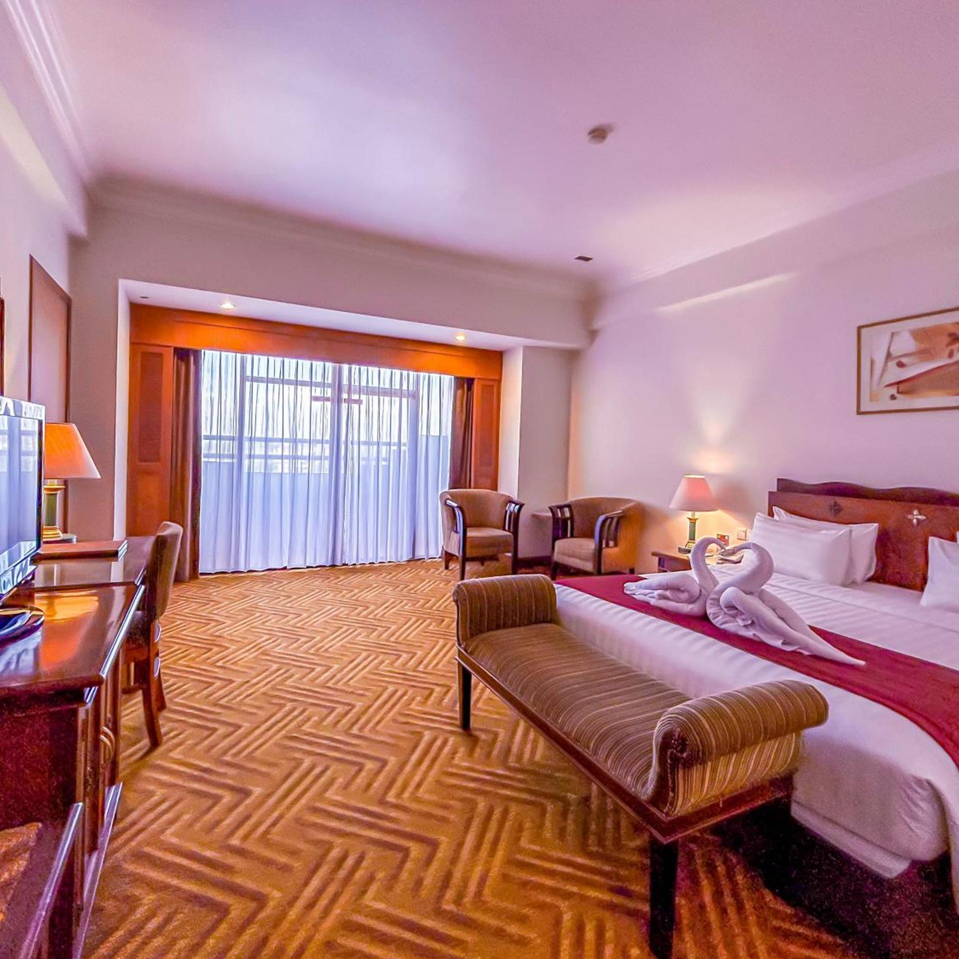 4 Rooms, Deluxe