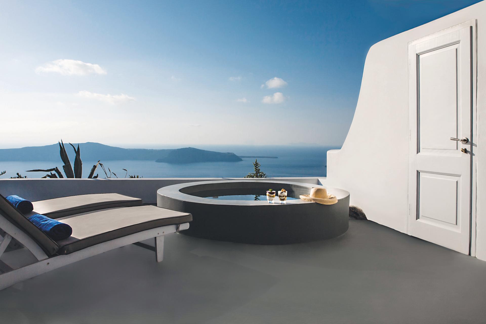 SUITE, WITH POOL
